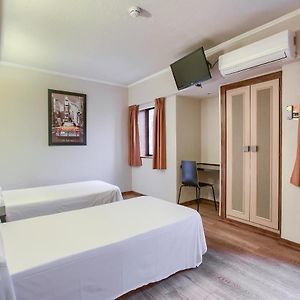 Habitación con 2 Camas Individuales